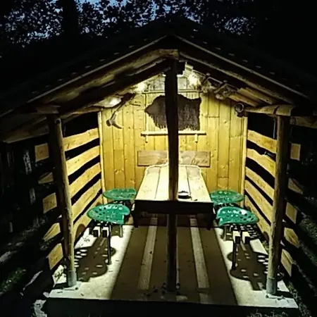 Campismo de Luxo La Perchee Du Trappeur Écrainville