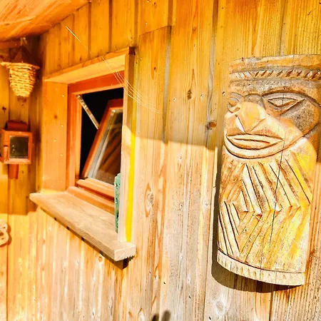 Campismo de Luxo La Perchee Du Trappeur Écrainville