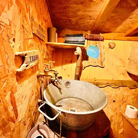 Campismo de Luxo La Perchee Du Trappeur Écrainville